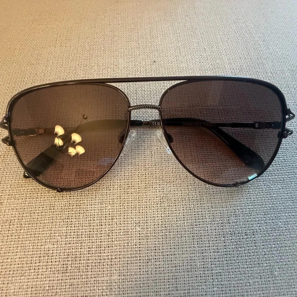 Quay Aviator-Style Sunglasses in Brown with Black Case Never Worn